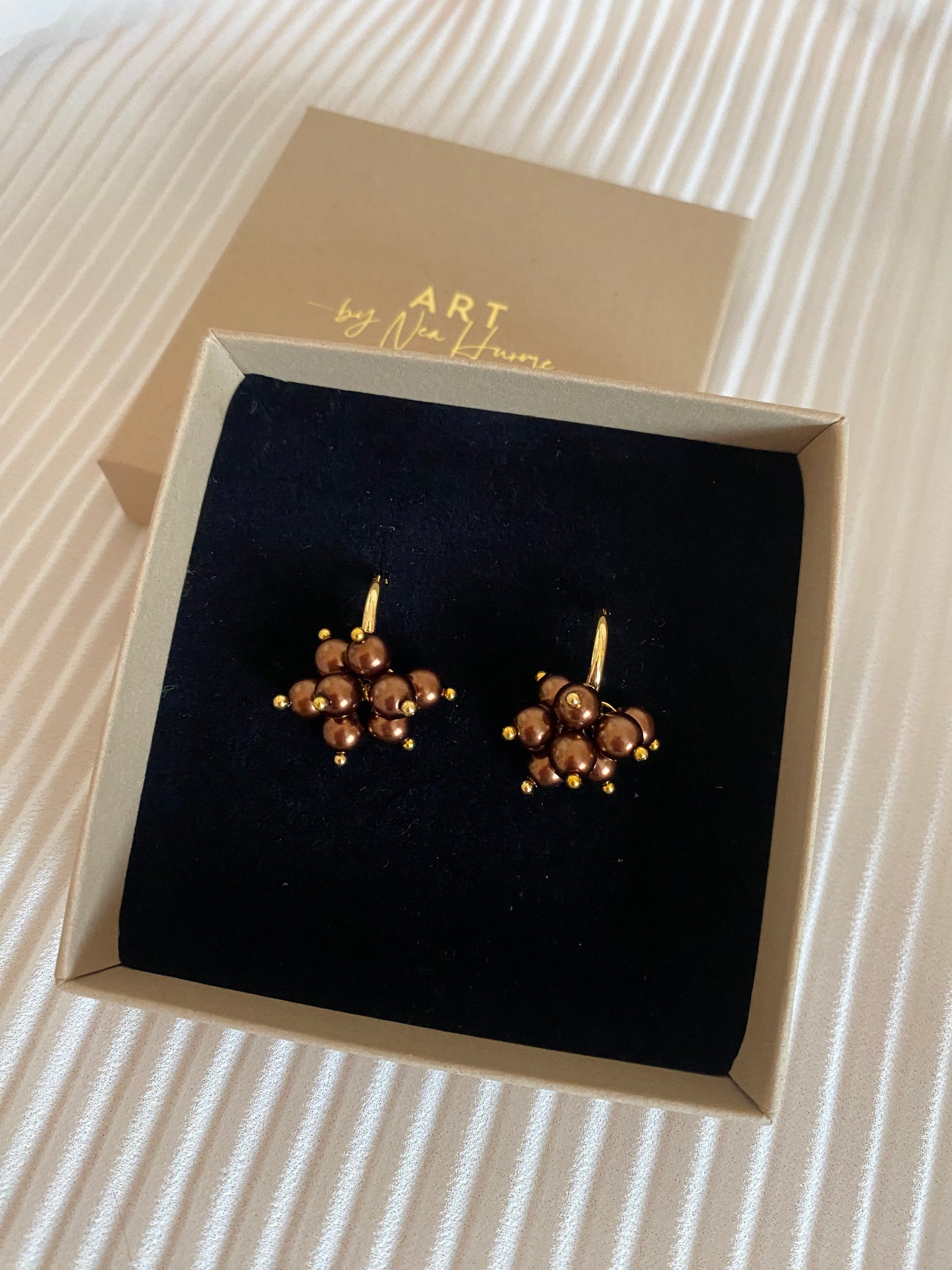 SERENE- korvakorut (helmiäinen,useita värejä)