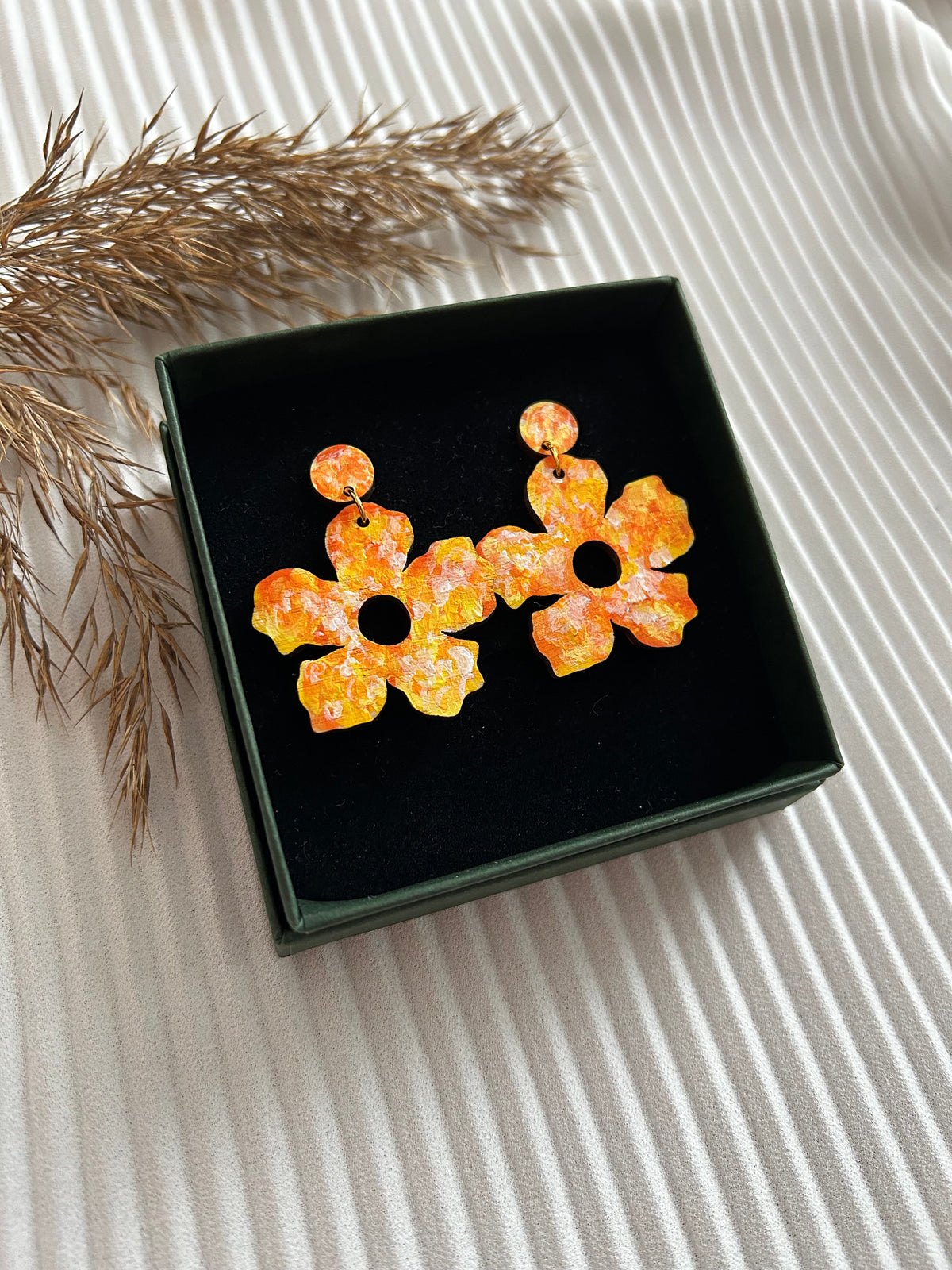 Sunlit blossom- korvakorut